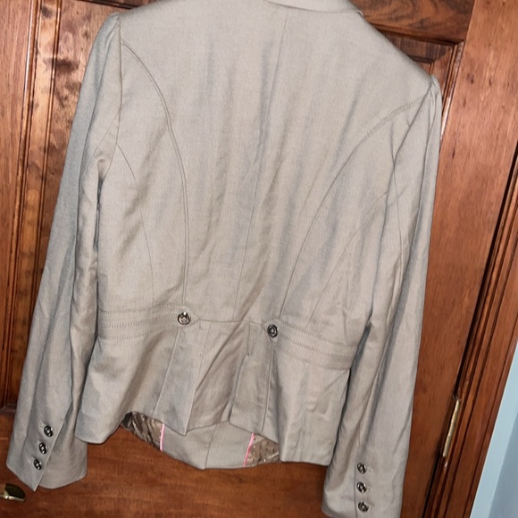 Blazer - Picture 5 of 5